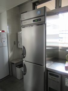 福島工業株式会社より冷凍冷蔵庫を提供いただきました