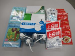 株式会社Win-Works及びチームドットマン一同から食品・漢字ノート・衛生用品を提供いただきました