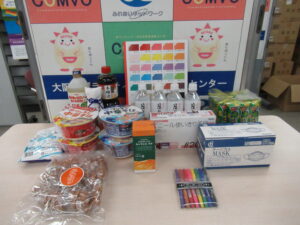 株式会社Win-Works様からミネラルウォーター・醤油・食用油・カップ麺などを提供いただきました。